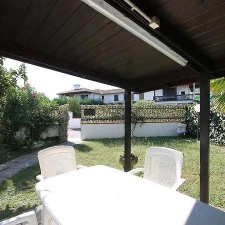 Semesterbostad Modern Holiday Home In Lido Delle Nazioni With Pool