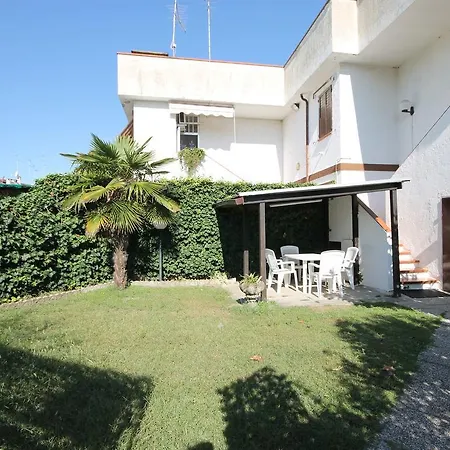 Modern Holiday Home In Lido Delle Nazioni With Pool * Lido delle Nazioni