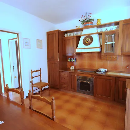 Сasa de vacaciones Modern Holiday Home In Lido Delle Nazioni With Pool